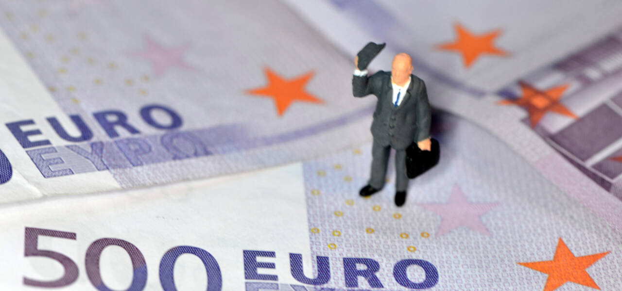 Program Stimulus ECB Membuat Harga Euro Tertekan  